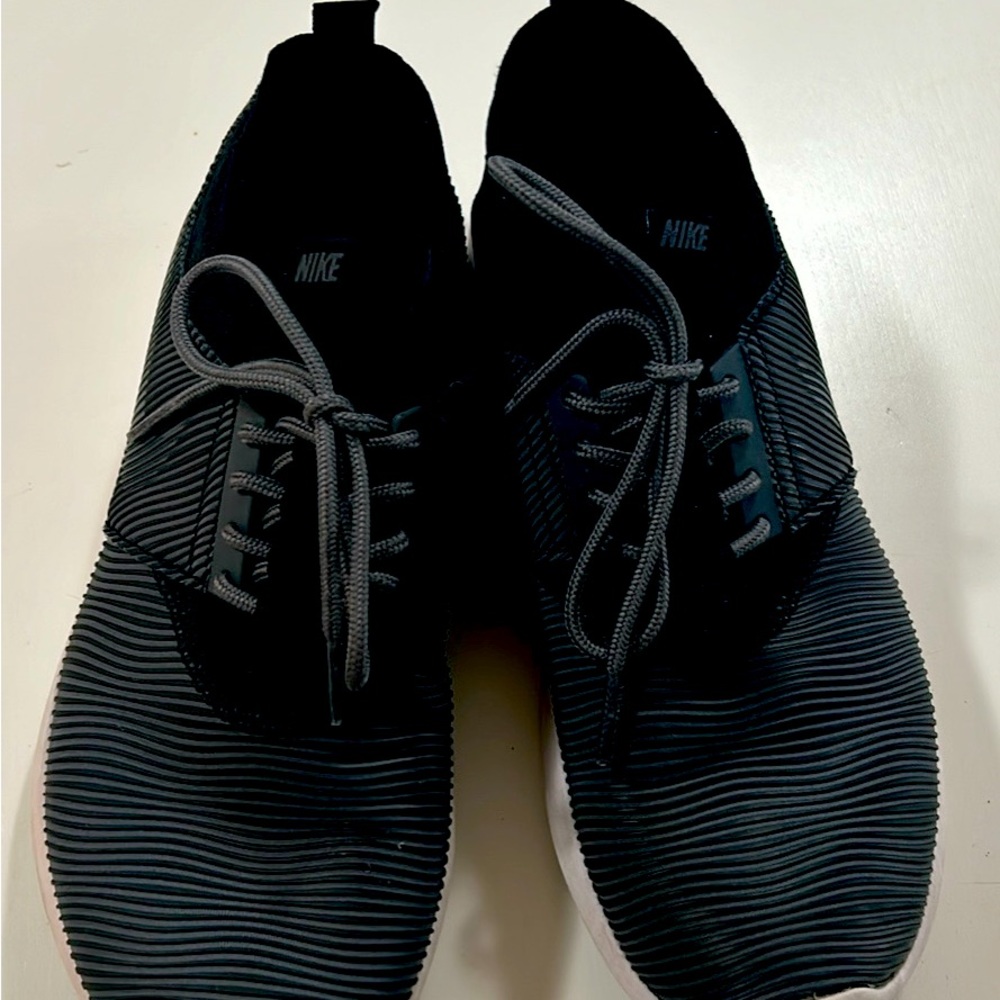 Nike Tennis Shoes Women’s 8.5